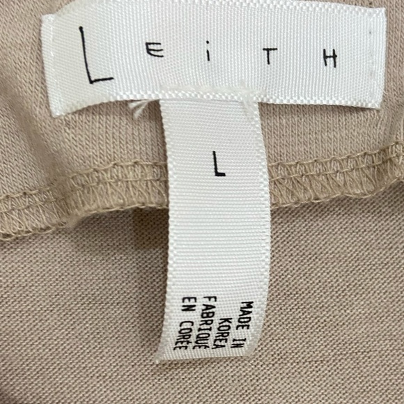 Leigh biege sleeveless envelop hem stretchy top mock neck size large - Picture 10 of 10